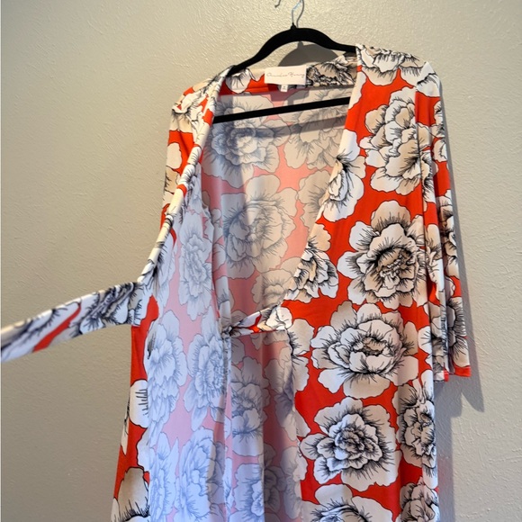 Charles Henry Floral Wrap Dress in Red and White. PTP 20”, Length 39” - Picture 4 of 8